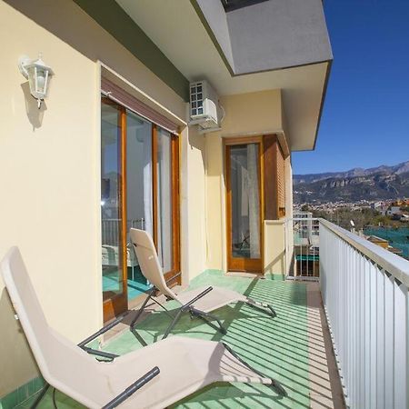 Appartement Super Attico Vista Mare Con Piscina à Sorrente Extérieur photo