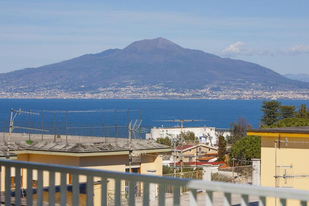 Appartement Super Attico Vista Mare Con Piscina à Sorrente Extérieur photo