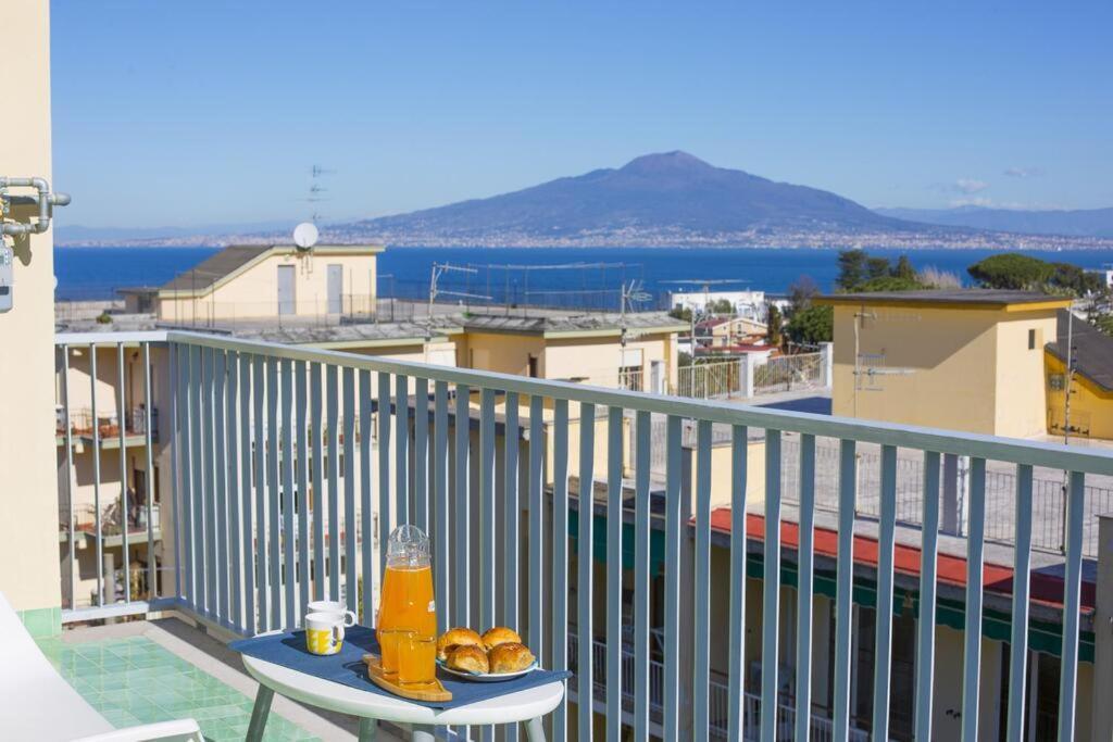 Appartement Super Attico Vista Mare Con Piscina à Sorrente Extérieur photo