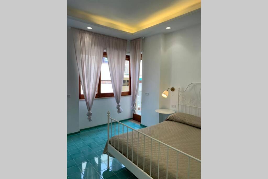 Appartement Super Attico Vista Mare Con Piscina à Sorrente Extérieur photo