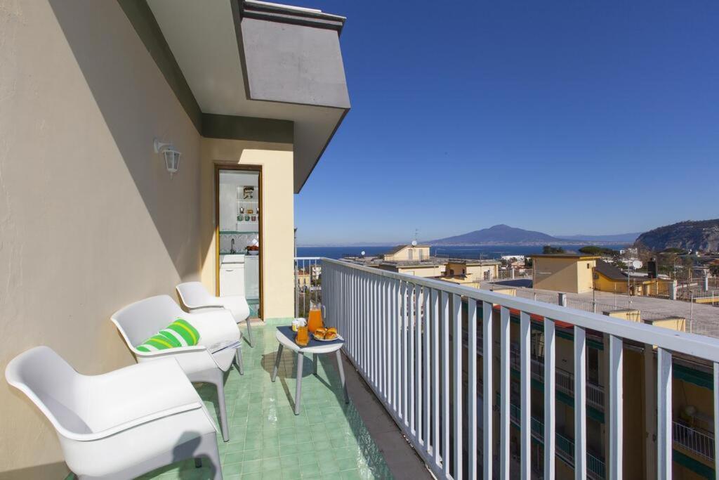 Appartement Super Attico Vista Mare Con Piscina à Sorrente Extérieur photo