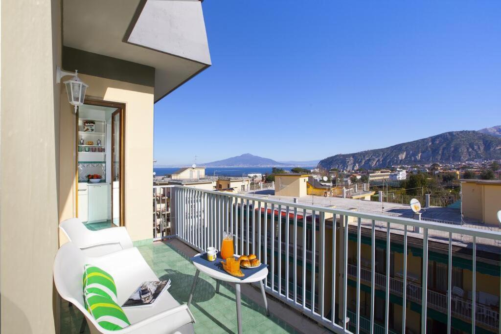 Appartement Super Attico Vista Mare Con Piscina à Sorrente Extérieur photo