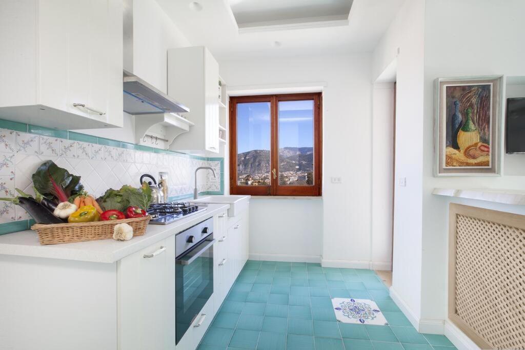 Appartement Super Attico Vista Mare Con Piscina à Sorrente Extérieur photo