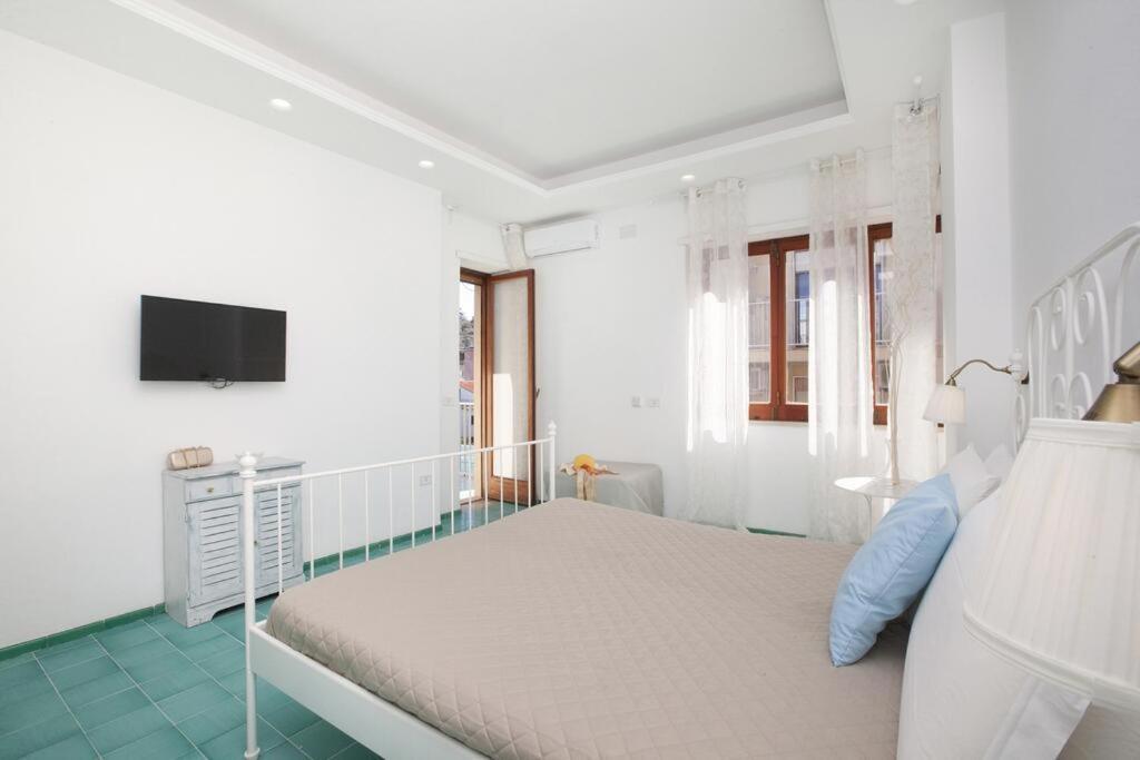 Appartement Super Attico Vista Mare Con Piscina à Sorrente Extérieur photo