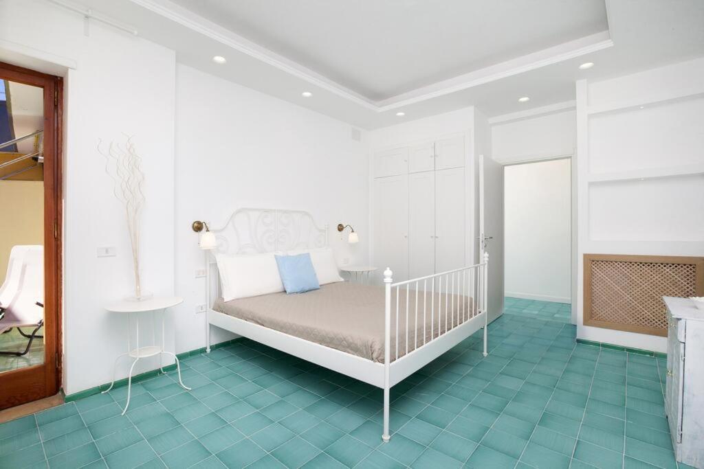 Appartement Super Attico Vista Mare Con Piscina à Sorrente Extérieur photo