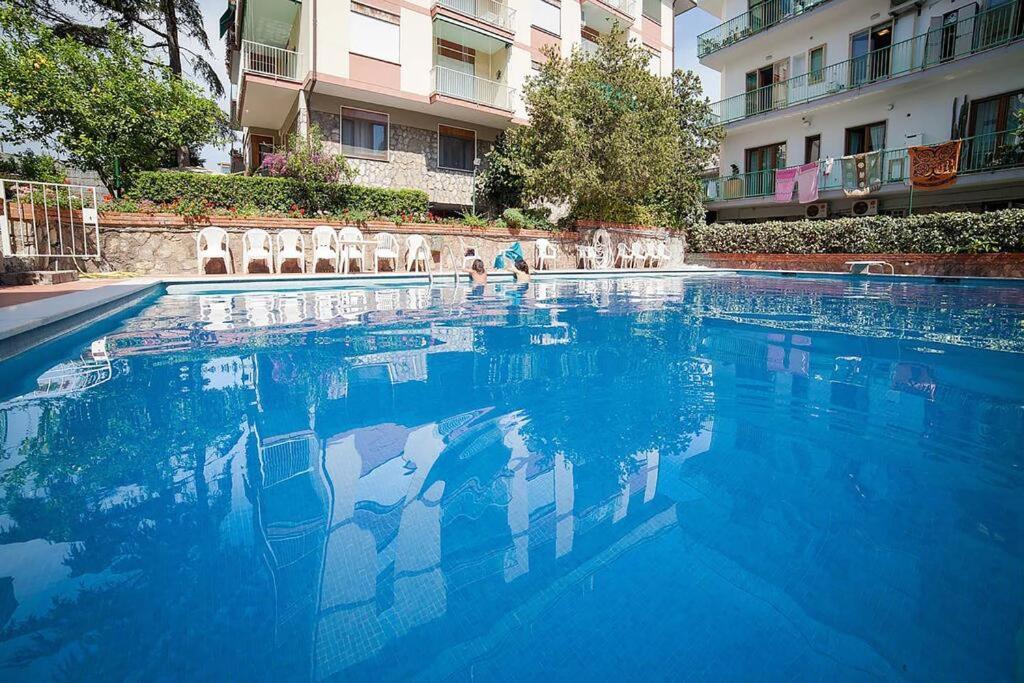 Appartement Super Attico Vista Mare Con Piscina à Sorrente Extérieur photo