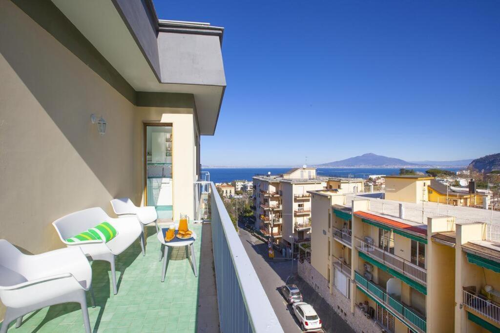 Appartement Super Attico Vista Mare Con Piscina à Sorrente Extérieur photo