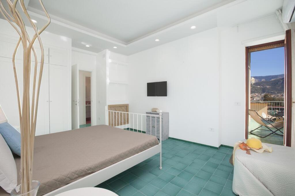 Appartement Super Attico Vista Mare Con Piscina à Sorrente Extérieur photo