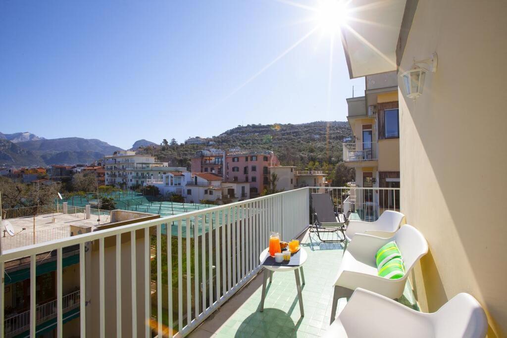 Appartement Super Attico Vista Mare Con Piscina à Sorrente Extérieur photo